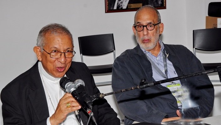 En su intervención, Monseñor Benito de la Rosa y Carpio, en compañía del escritor Luís O Brea Franco, coordinador de la feria